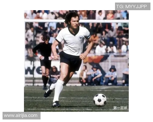 2025年现役足球十大球星排名揭晓 谁能称霸世界足坛 2025年现役足球十大球星排名揭晓 谁能称霸世界足坛