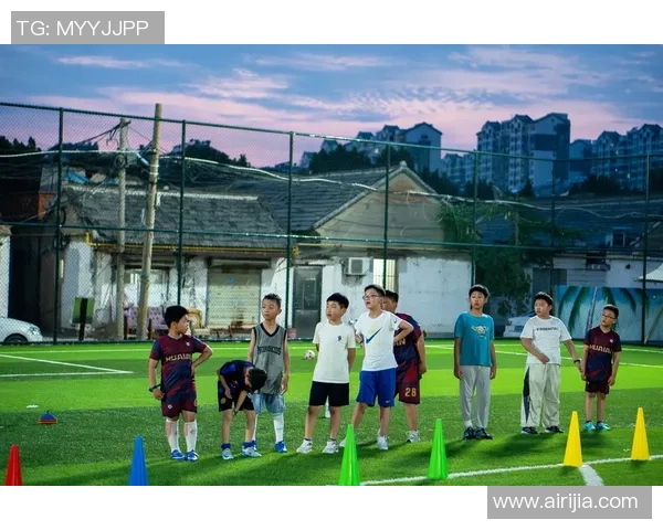 用足球转场创意模仿球星风采展现绿茵激情与个人魅力 用足球转场创意模仿球星风采展现绿茵激情与个人魅力