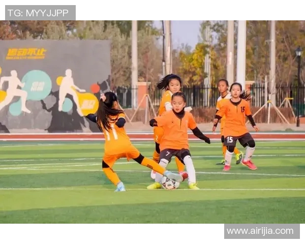 小鲜肉足球球星闪耀绿茵赛场引爆青春激情与无限梦想 小鲜肉足球球星闪耀绿茵赛场引爆青春激情与无限梦想